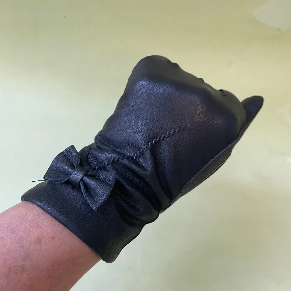 New vintage black leather gloves with bows